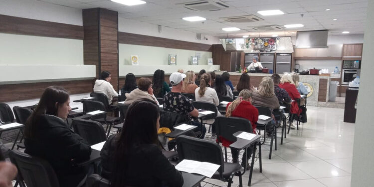 Março é o mês da gastronomia com cursos especiais para a Páscoa na Cozinha Dona Helena