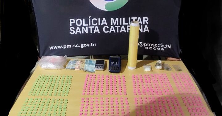 PMs apreendem 2 mil unidades de ecstasy em Jaraguá e Balneário Camboriú