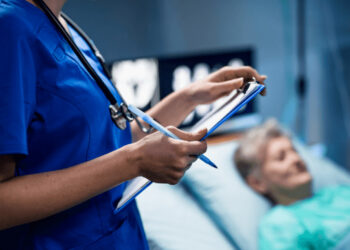 Em defesa do piso, enfermeiros anunciam paralisação nesta semana