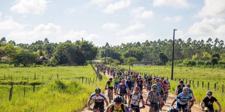 São João do Itaperiú encerra pedais do Circuito Vale dos Encantos com mais de 700 ciclistas
