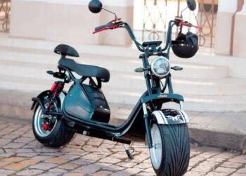 Adolescente fica ferido após acidente entre scooter elétrica e carro em Jaraguá do Sul