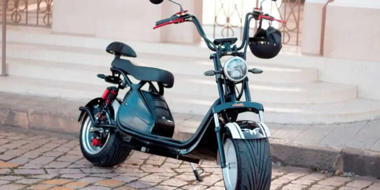 Adolescente fica ferido após acidente entre scooter elétrica e carro em Jaraguá do Sul