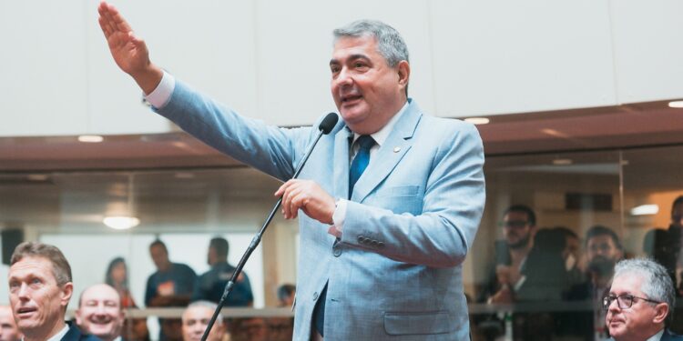 Lunelli assume como deputado estadual levantando bandeira da eficiência pública