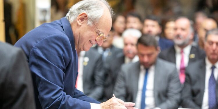 Dr. Vicente Caropreso assume terceiro mandato na Alesc