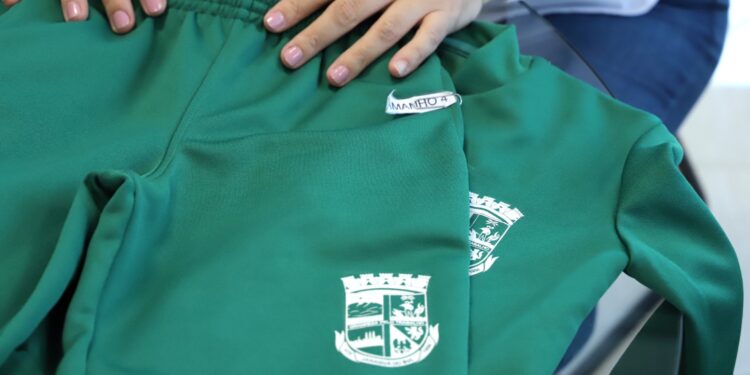 Três empresas já estão credenciadas para venda de uniformes escolares em Jaraguá