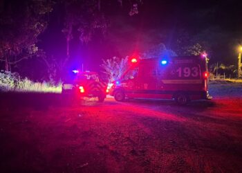 Motorista perde controle de carro e cai em rio em Massaranduba