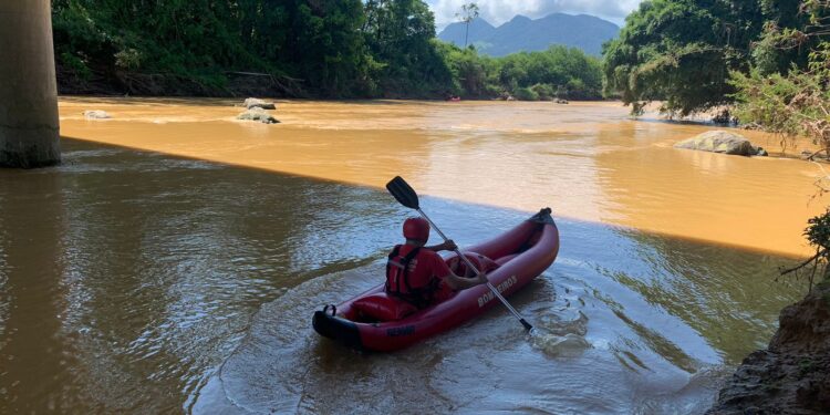 Bombeiros fazem buscas a homem desaparecido em Jaraguá do Sul