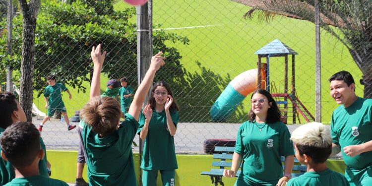 Alunos de Jaraguá do Sul começam a utilizar uniforme novo