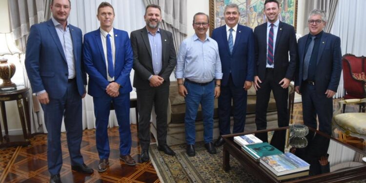 Governador Jorginho Mello reforça base com participação do MDB