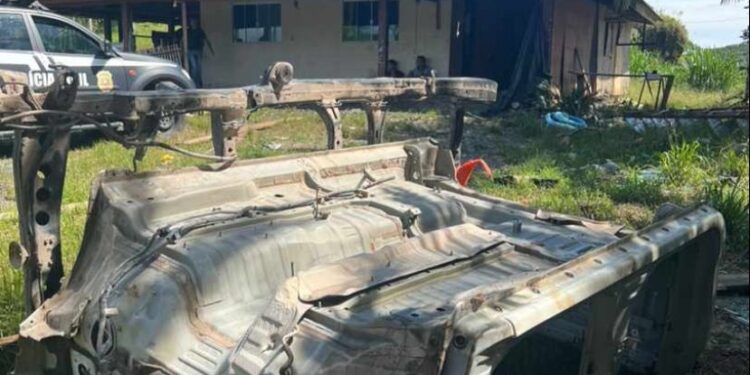 Duas pessoas são presas em desmanche de veículo furtado em Massaranduba
