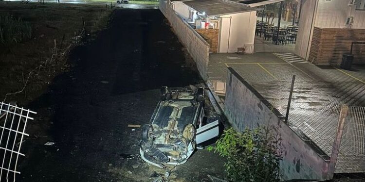 Motorista fica ferido após capotamento em Jaraguá do Sul