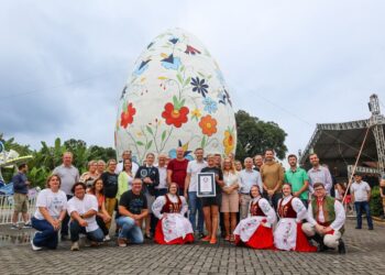 Pomerode tem o maior ovo decorado do mundo e entra novamente no Guinness World Records