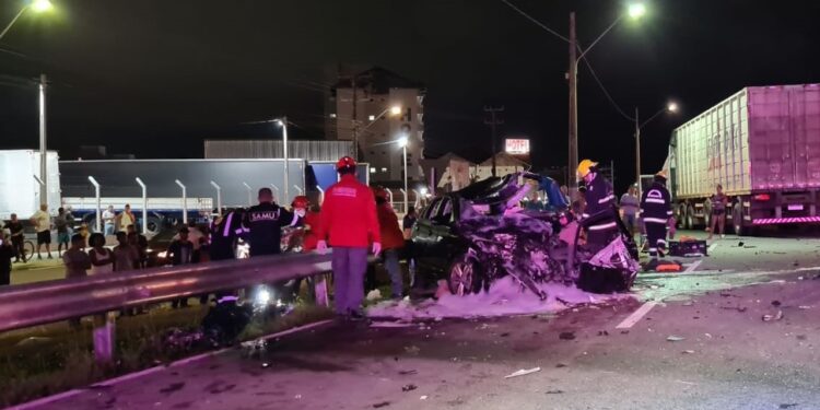 Motorista morre após acidente com carreta em Guaramirim