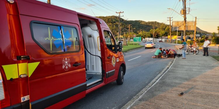 [Fotos] Motociclista fica ferido após acidente em Jaraguá do Sul