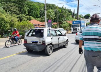 Três carros colidem em Jaraguá do Sul