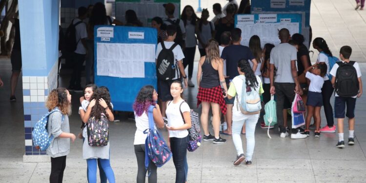 Ano letivo para mais de 520 mil estudantes da rede estadual começa nesta quarta-feira (08)