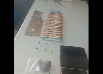 Homem tenta engolir pedras de crack e acaba preso por tráfico em Jaraguá