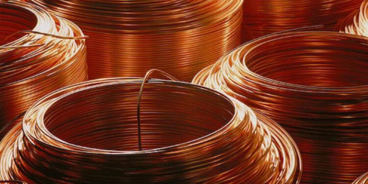 Homem furta fios de cobre de empresa em Jaraguá