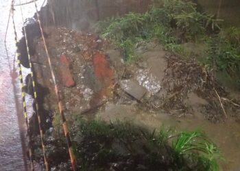 Barranco desmorona na Via Verde, em Jaraguá do Sul