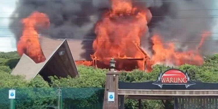 Warung é completamente destruída após incêndio em Itajaí