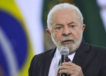 Lula confirma aumento da faixa de isenção do Imposto de Renda e do salário mínimo