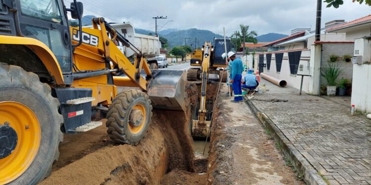 Samae implanta rede de esgoto no bairro Tifa Martins