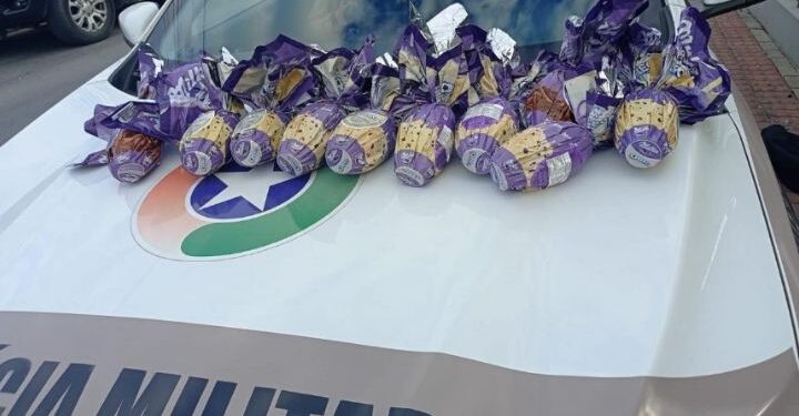 Mulher com tornozeleira eletrônica furta R$ 850 em ovos de páscoa em Jaraguá do Sul