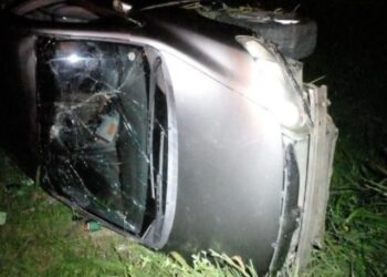 Motorista embriagado capota veículo e é preso em Jaraguá do Sul