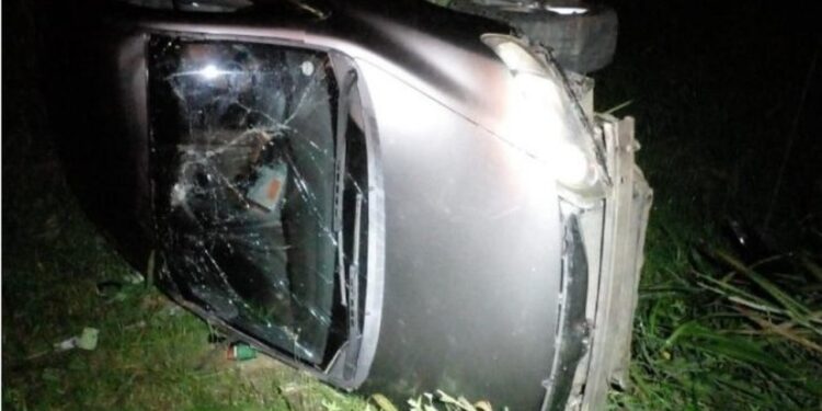 Motorista embriagado capota veículo e é preso em Jaraguá do Sul