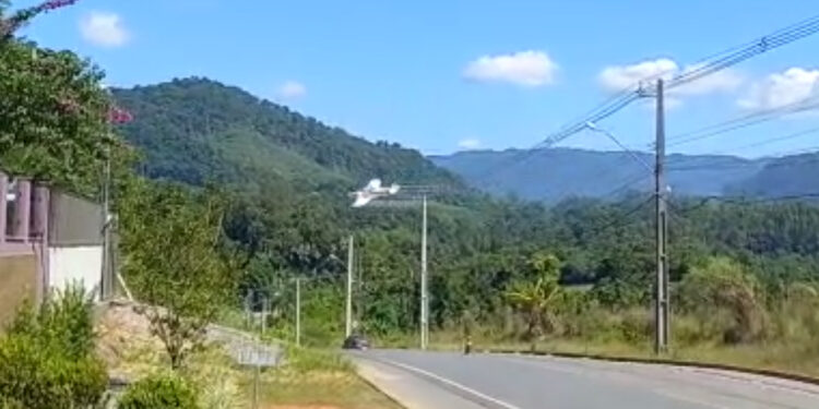 Vídeo mostra avião antes de queda em Corupá