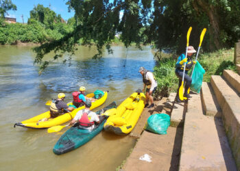 Cerca de 250 quilos de lixo são retirados no Rio Itapocu, em Jaraguá do Sul