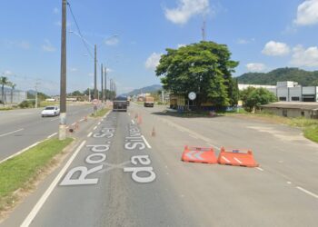 PRF explica uso de cones nas proximidades do posto na BR-280, em Guaramirim