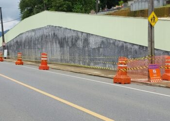 Muro de cemitério em Jaraguá é monitorado após deslocamento