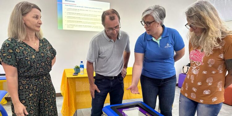 Guaramirim investe em nova tecnologia para apoio pedagógico na Educação