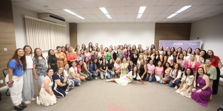 Lunelli promove evento em suas unidades para enaltecer a importância do despertar da mulher