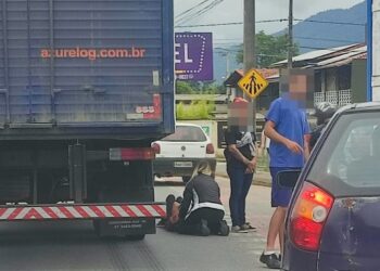Ciclista fica ferida após colisão entre bicicletas em Jaraguá do Sul