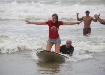 Lunelli e Fico patrocinam evento de surf para pessoas com Síndrome de Down e Autismo em Itajaí