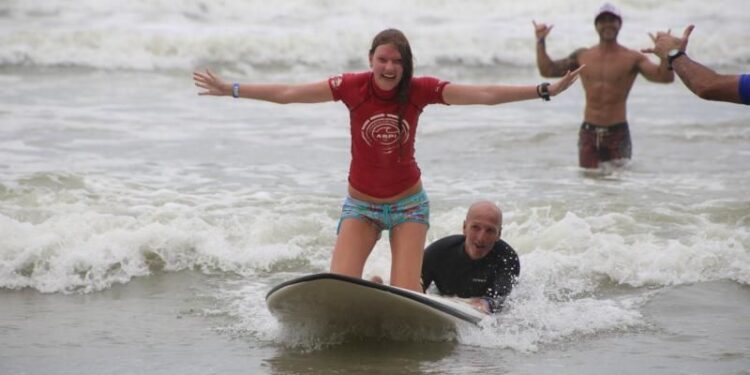 Lunelli e Fico patrocinam evento de surf para pessoas com Síndrome de Down e Autismo em Itajaí