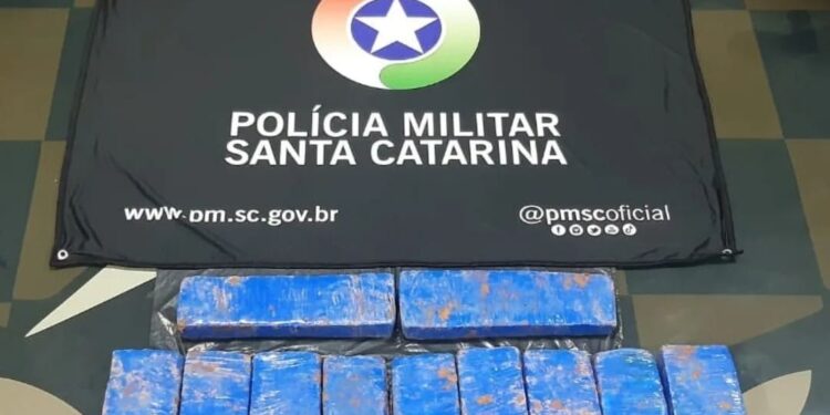 Maconha em tambor enterrado é apreendida em Corupá