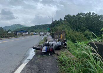 [URGENTE] Casal em moto cai de viaduto em Guaramirim