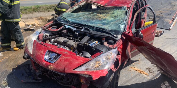 [Vídeo] Câmera flagra colisão seguida de capotamento em Jaraguá do Sul