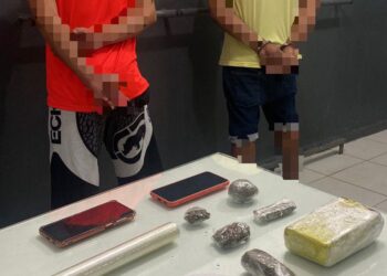 Motociclista ‘fecha’ viatura da PM, joga droga fora e confessa ponto de tráfico em Jaraguá