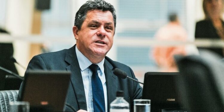 Deputado apresenta projeto para escolha de um novo hino para SC