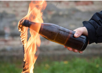 Coquetel molotov é arremessado contra casa de jovem em Guaramirim