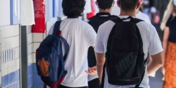 Estudante xinga e debocha de diretora de escola em Jaraguá do Sul