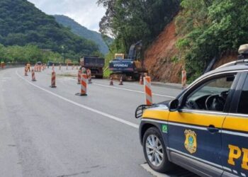 Após chuvas fortes, BR-376 volta a ser interditada entre PR e SC