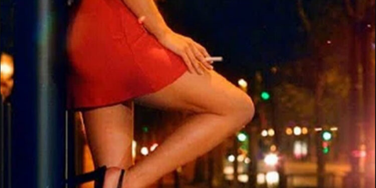 Profissional do sexo é condenada à prisão por extorquir clientes em SC