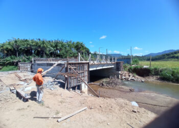 Prosseguem as obras nas pontes do Rio Cerro I e II, em Jaraguá do Sul
