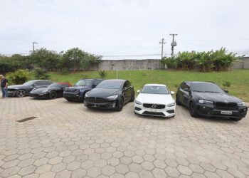 Polícia Civil deflagra operação Cripto X e apreende 15 carros de luxo
