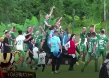 [Vídeo] Crianças ficam feridas em acidente com roçador de grama em Jaraguá